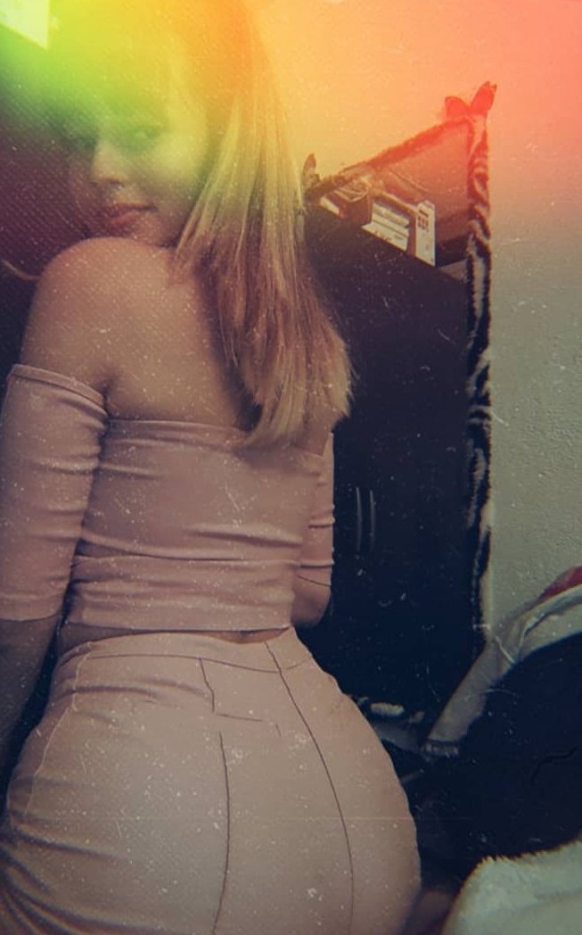 Aquí tenemos otra chica mexicana de 17 Años.
Lista para esperarlos en el grupo de WhatsApp
Buenos días.
RT y manden DM y una sorpresa 🍑💋