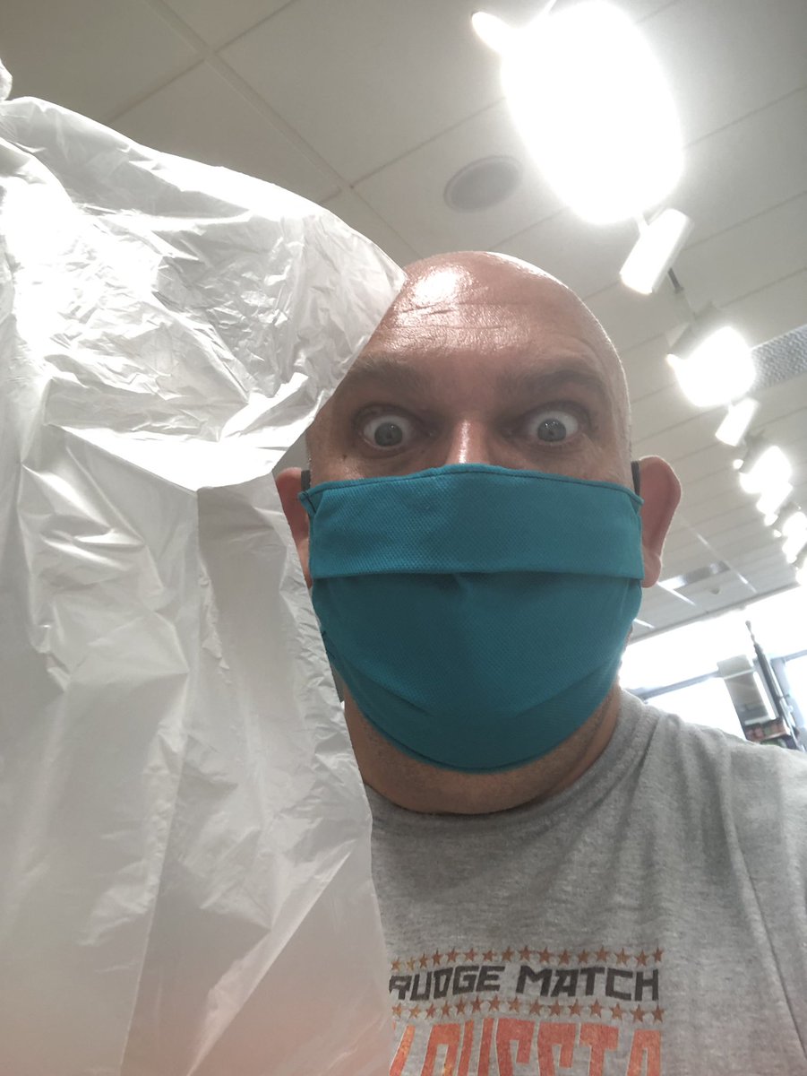 ComandanteLara's tweet photo. Hoy he conseguido mi mejor marca personal en Apertura de bolsa de plástico del Mercadona con guantes puestos: 7 minutos y 26 segundos https://t.co/cFhGTTIdjD