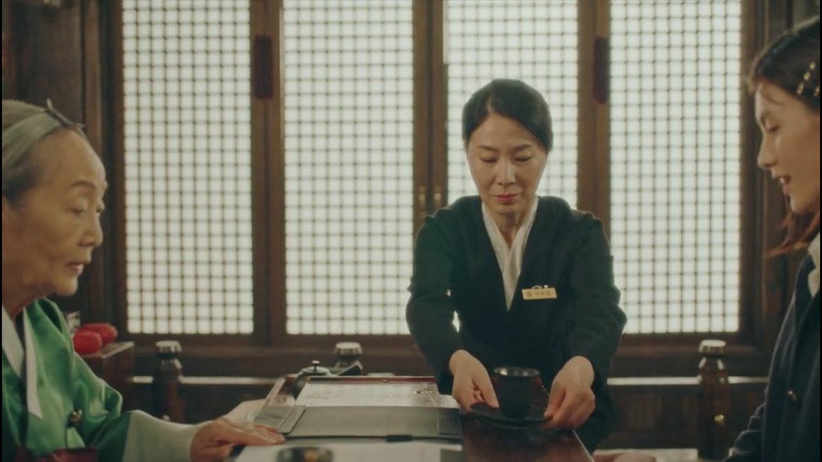 with sinjae's identity finally coming into light, i think we might have also discovered the identity of the thief inside the palace who stole taeeul's new id.sinjae's mother in kingdom of corea works in the palace.  #TheKingEternalMonarch