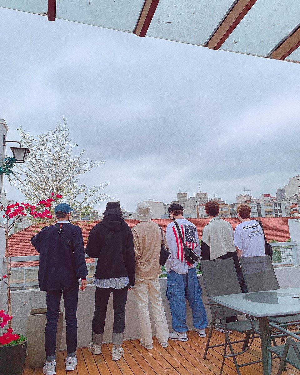skyofkdy's tweet photo. Vocรชs sรฃo incrรญveis. Parabรฉns por esses dois anos cheio de emoรงรตes e mรบsicas incrรญveis. Obrigada pelo trabalho duro, dedicaรงรฃo e momentos felizes.
#2YearsWithSPECTRUM
#์คํํธ๋ผ2์ฃผ๋
์ถํํด
#SPECTRUM #LANTANA https://t.co/6ZdBfy5rE4