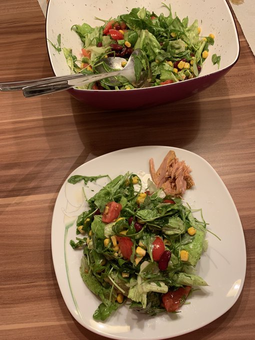 Heute gibt es einen Big Salat 🥗 Esse ich auch ab und an mal gerne ☺️ Aber morgen mache ich glaub ich<a href="/tag/sky"class="tags"><span>#sky</span></a><a href="/tag/lollipopo69"class="tags"><span>#lollipopo69</span></a><a href="/tag/sixxpackattack"class="tags"><span>#sixxpackattack</span></a>