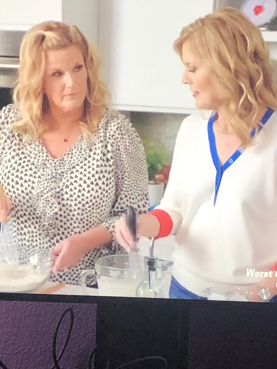 GBbeliever4life's tweet photo. @trishayearwood and @BethBernard85 I canโt tweet and watch, so ima just gonna watch!! #MultitaskFail ๐ #TrishasKitchen ๐ https://t.co/S228lrs2fp