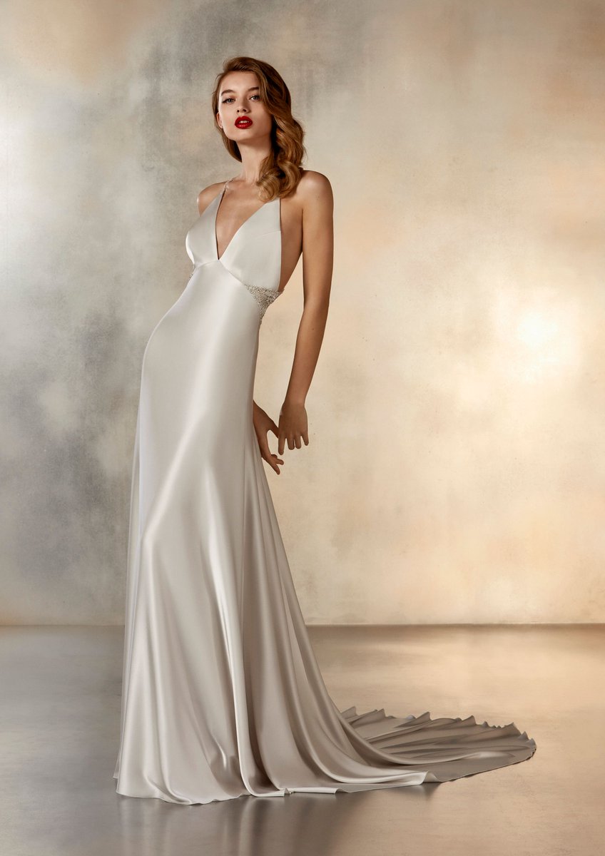 TheWedding_Club's tweet photo. Designer Spotlight: @Pronovias_EN 🌹
https://t.co/YLgReANDTB
#Pronovias #DesignerBride #DesignerDress #WeddingInspo #Bride2020 https://t.co/4ehlAa5ntu