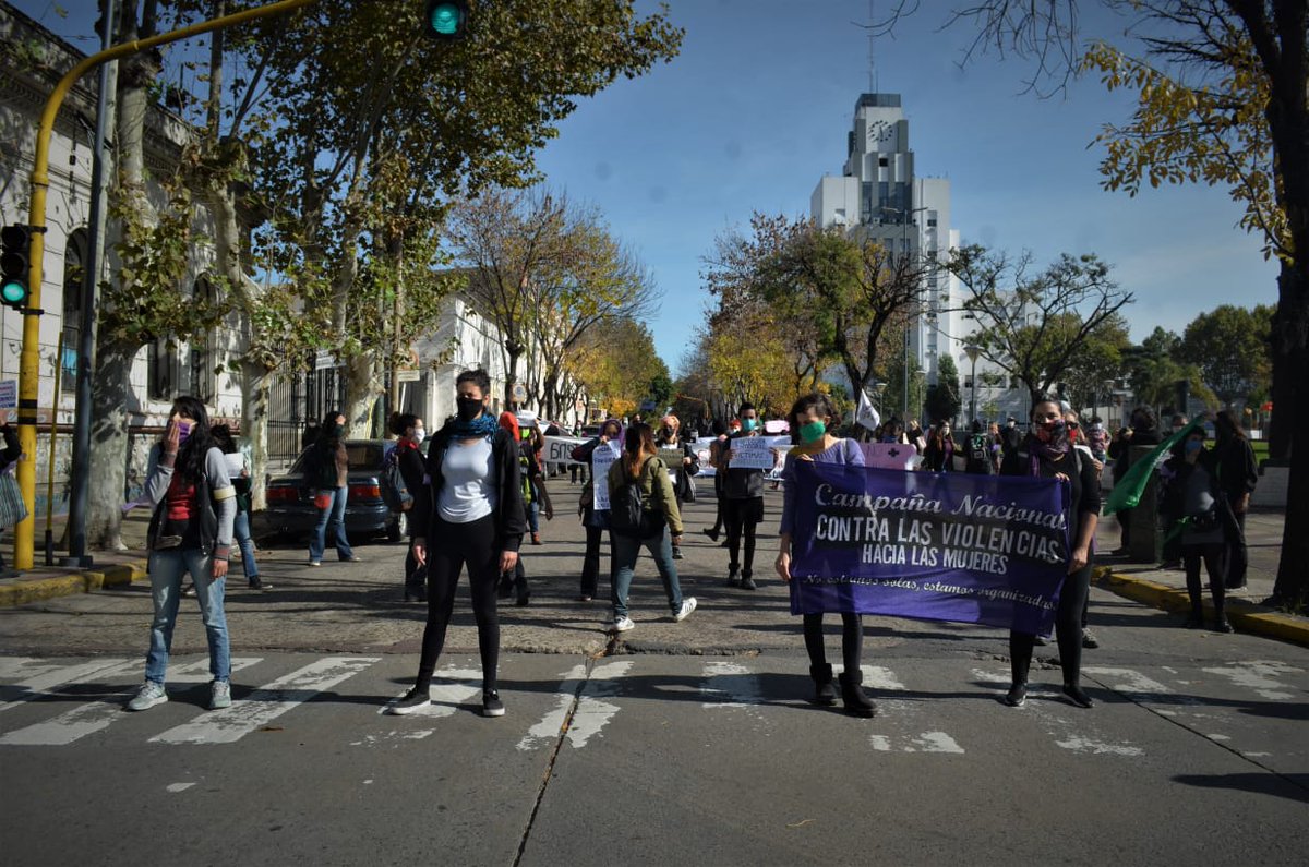 OP_ASL's tweet photo. La violencia machista no se toma cuarentena 📢
El viernes 8 nos movilizamos en Lomas de Zamora exigiendo justicia y políticas públicas efectivas 
#ElEstadoEsResponsable
#VivasYLibres nos queremos
#pandemia https://t.co/3QTPJ01Flj