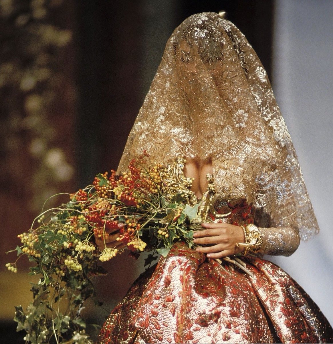 jazzminstyle's tweet photo. Christian Dior HC FW 1992 🌸
•
•
•
•
•
#jazzminstyle #dior #runway #hautecouture #sheer #abstract #details #aesthetic #fashion #style https://t.co/QvZxjHaT31
