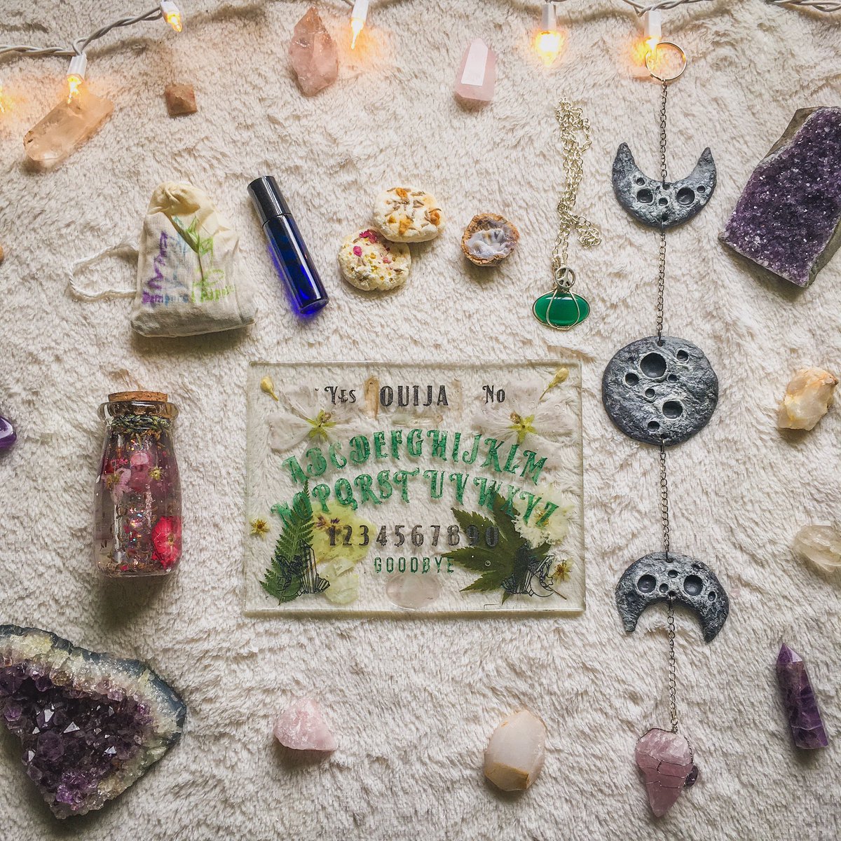 colleenxmurphy's tweet photo. 🌙🔮WITCHY GIVEAWAY🔮🌙

RULES
✨follow all artists 
✨rt this tweet 
✨tag at least 2 friends 

we will be picking TWO lucky winners to receive tons of witchy goodies🖤

💫WINNERS ANNOUNCED ON 5/13💫

ONLY ONE ENTRY PER PERSON

FREE US SHIPPING
INTL. ADD $15

(more info below) https://t.co/Fl8cu3EApu
