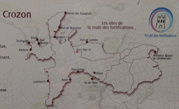 MFonzatti's tweet photo. Très présente durant ce confinement, car située dans un rayon d’un kilomètre autour de mon domicile en Presqu’île de Crozon, laissez-moi vous présenter : la prairie de Landaoudec. 
#Thread remontée dans le temps, anecdotes et gros cailloux. https://t.co/5T2dqrXaiW
