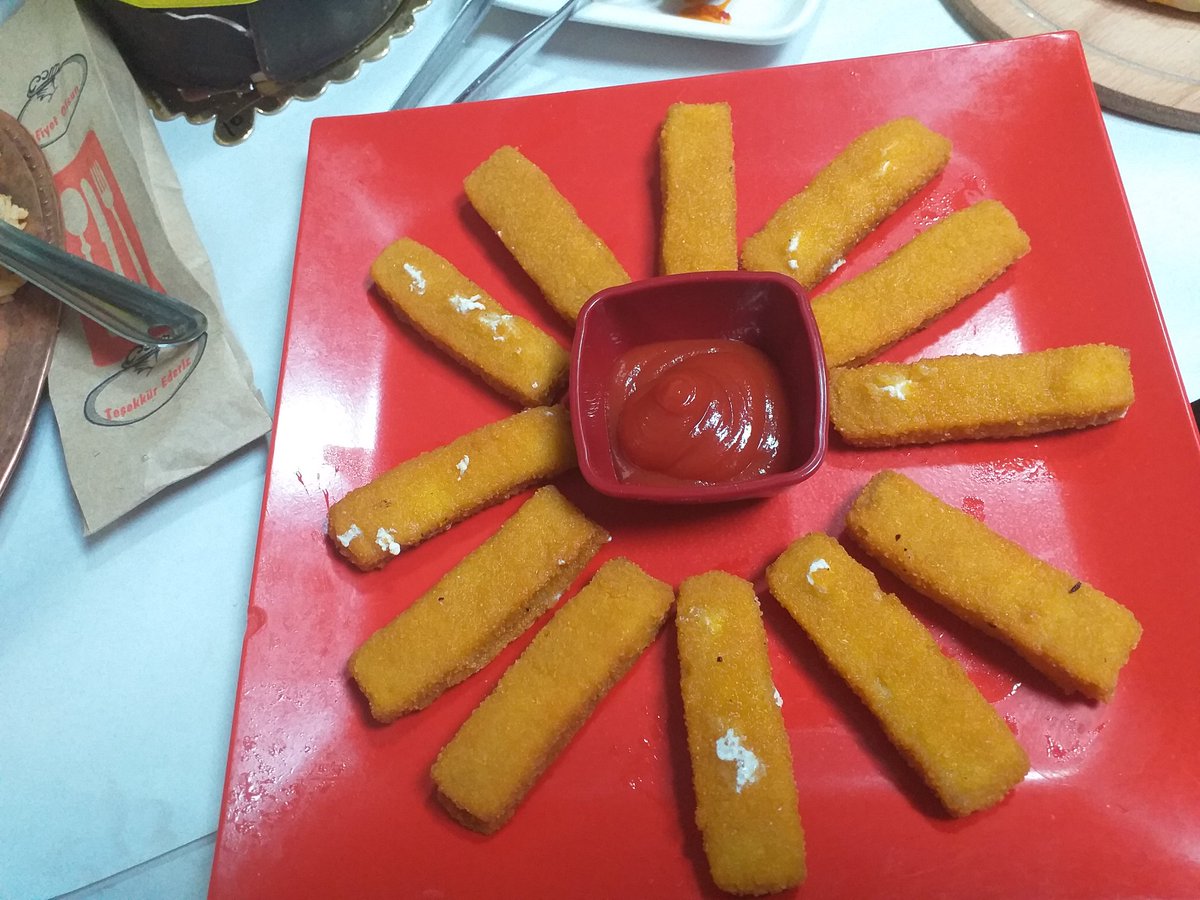 zaiqaPakrest's tweet photo. Iftari Time ❣
#fingerfish #vegitablepilao #kfc #hunnywings #homemadepizza
#zaiqarestaurant #istanbul #turkey #branchFindikzade 🇹🇷🇵🇰 https://t.co/maYjzpERzM