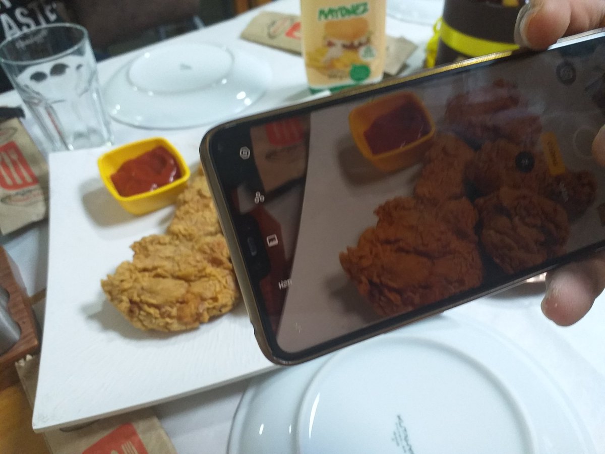 zaiqaPakrest's tweet photo. Iftari Time ❣
#fingerfish #vegitablepilao #kfc #hunnywings #homemadepizza
#zaiqarestaurant #istanbul #turkey #branchFindikzade 🇹🇷🇵🇰 https://t.co/maYjzpERzM