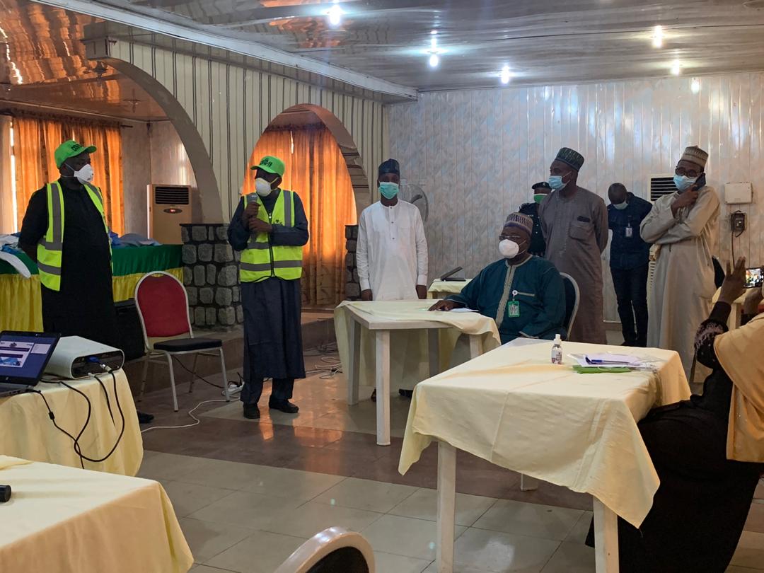 KNSMOH's tweet photo. The Executive Governor of @KanostateNg @GovUmarGanduje, the Deputy Governor @DGawuna and the Hon. Commissioner For Health, Dr Aminu Ibrahim Tsanyawa at the Training of #Healthworkers for #ActiveCaseSearch and #ContactTracing Response in Kano State.
#MaskUpKano #StayHome https://t.co/tu3PfsCaOw