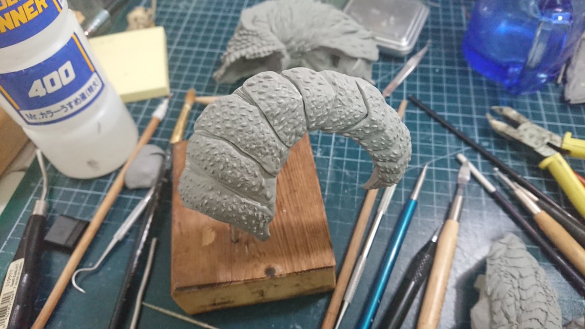 wool1997's tweet photo. 決定從今天起開始把製作過程記錄下來!
為了呈現尾巴上的顆粒感花了快10小時...

#原型師 #fantasyart #fantasycreature #sculpting #粘土 #toy #model #clay #sculpture #人形 #original #originalart #kaiju #kaijumonster #sculpey #sculpeyart #sculpeyclay #handmade #pterois https://t.co/hfIaFZQeED