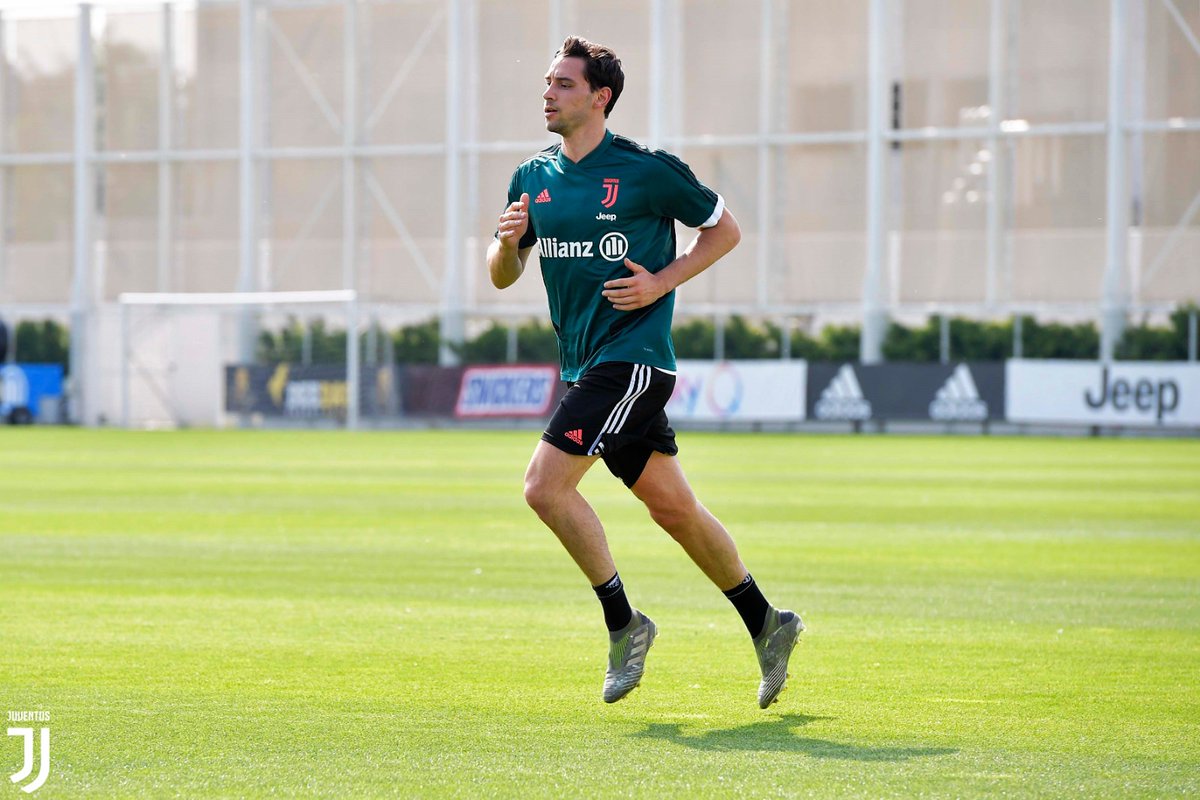 juventusfcid's tweet photo. Sesi latihan individu berlanjut di #JTC! 🏃‍♂️⚪⚫ #ForzaJuve https://t.co/njaNpQFLxs