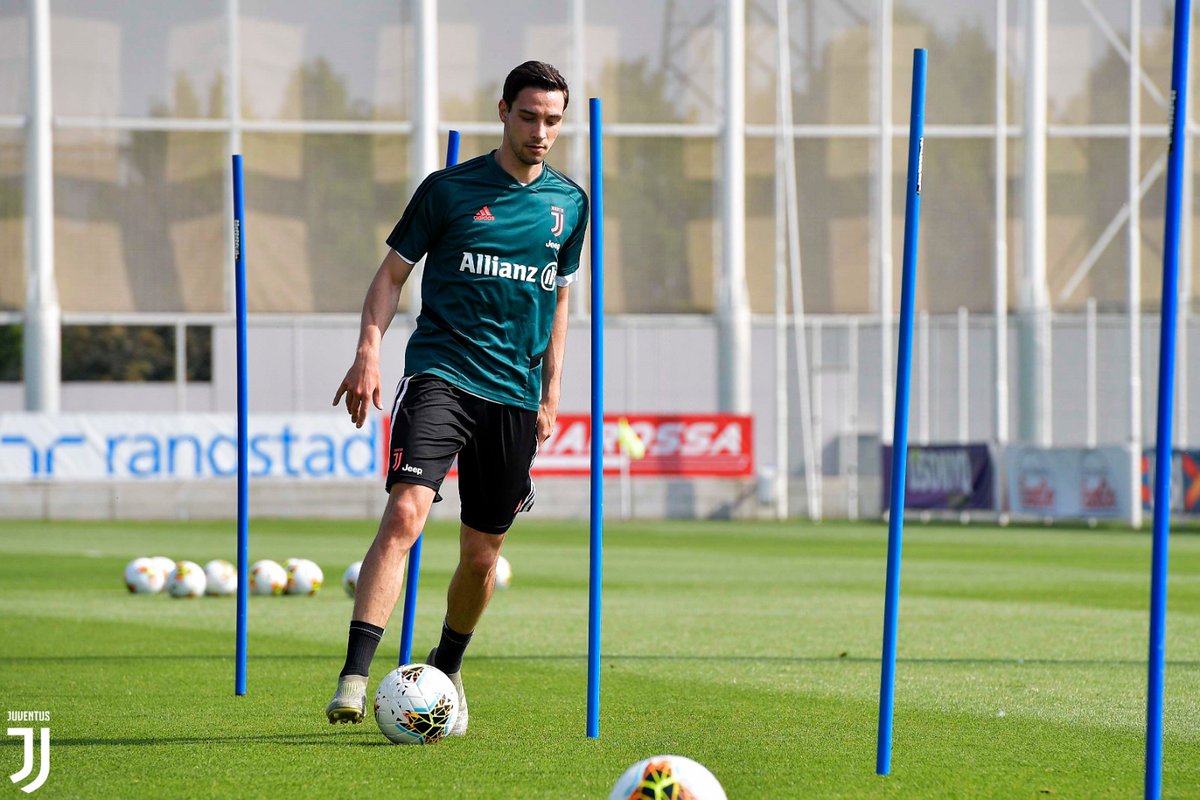 juventusfcid's tweet photo. Sesi latihan individu berlanjut di #JTC! 🏃‍♂️⚪⚫ #ForzaJuve https://t.co/njaNpQFLxs