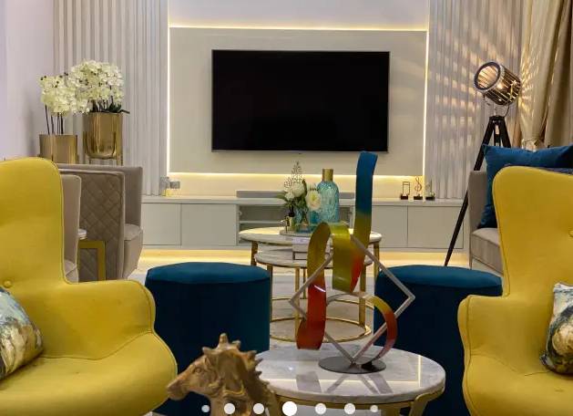 ProEarthNG's tweet photo. #ShortletInLekki
3 bedroom en-suite complete with shower in each room with 24-7 electricity &amp; security, 65 inch smart TV with Netflix in the largest room and 45inch smart tv in all other rooms, Swimming pool etc

$145 (N56,000) daily 
Discount available 
#weekendvibes #lekki https://t.co/BY0T05nXRP