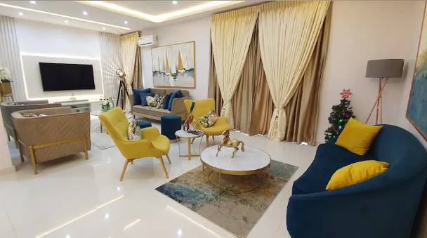 ProEarthNG's tweet photo. #ShortletInLekki
3 bedroom en-suite complete with shower in each room with 24-7 electricity &amp; security, 65 inch smart TV with Netflix in the largest room and 45inch smart tv in all other rooms, Swimming pool etc

$145 (N56,000) daily 
Discount available 
#weekendvibes #lekki https://t.co/BY0T05nXRP