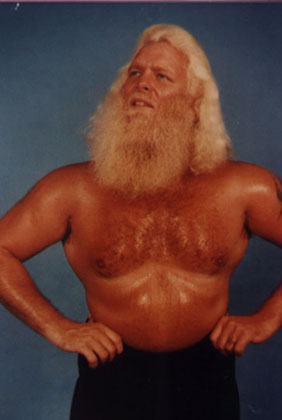 Scrooge& #39;s opponent Strongbeard& #39;s over the top beard and 80s fashion style call to mind NWA stars like "Gorgeous" Jimmy Valiant, Michael Hayes, and the Boogie Woogie-Man Jimmy Valiant.   #DuckTales