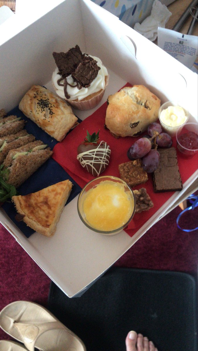 DavePerry07's tweet image. Two very nice cream teas delivered what a surprise. A surprise from to be daughter-in-law