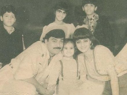 sumitdaga14's tweet photo. #30yearsofJVAS
#30YearsOfJagadekaVeeruduAthilokaSundari 
Jagadeka Veerudu Atiloka Sundari 
@SrideviBKapoor
 @KChiruTweets  @Ragavendraraoba #AshwiniDutt @VyjayanthiFilms 
#Sridevi #Chiranjeevi #AmrishPuri 
#Illayaraja 
#SrideviLivesForever 
#SrideviIsImmortal https://t.co/b1AwXYrRqQ