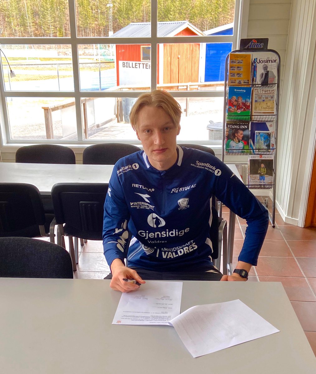 viervaldres's tweet photo. Lokalgutt signert som trener for G-19⚽️
Daniel M. Enger har signert som trener for vårt G-19 lag. Vi er godt fornøyde med å få en lokalgutt som juniortrener. Daniel er selv også godt fornøyd, på tross av alvorsblikket på bildet😉🤣 Les mer på hjemmesiden: https://t.co/hv5HO9sYSI https://t.co/GysZNF7Zih