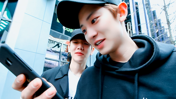 bestofchanbaek's tweet photo. lost puppies in NY 🇺🇸 https://t.co/2MH9mtwSjQ