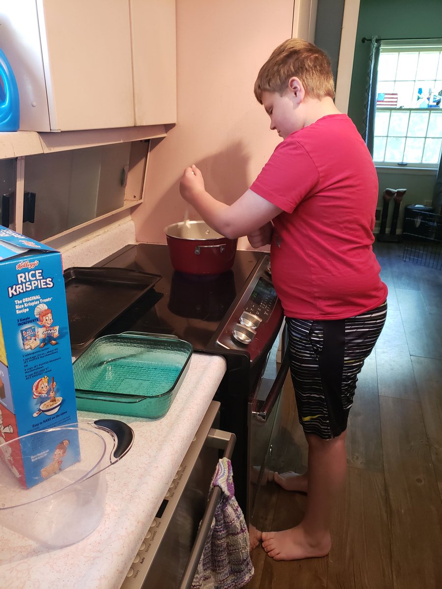 Good thing he doesn't have Twitter. I'd get in trouble for this. Making Rice Krispie Treats😋 #gisonefamily