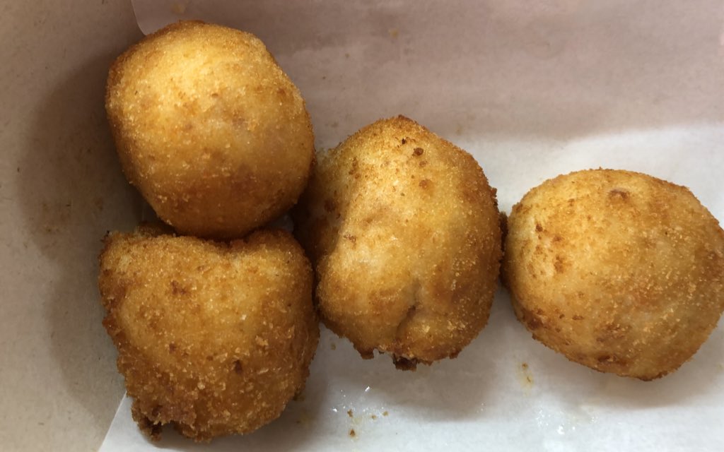 Había leído mucho esta semana del escalope Armando de <a href="/LaAncha/">Restaurante La Ancha</a> y <a href="/ninoredruello/">Nino Redruello</a> servido en casa. Merece la pena. También tortilla, pisto y croquetas.