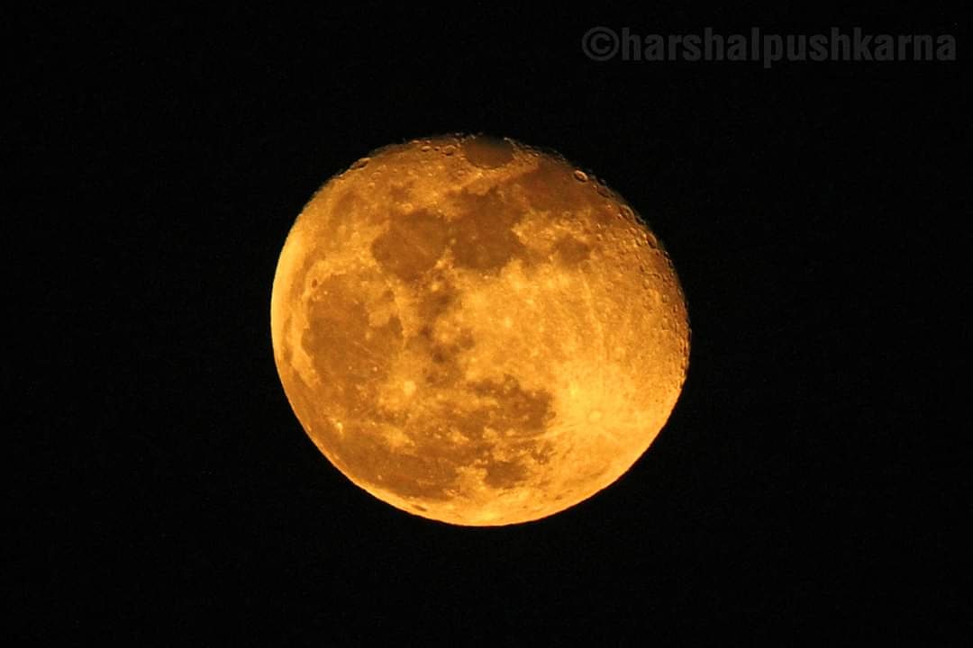 HarshalPushkar1's tweet photo. चंद्रमा...तड़का लगा के🌝

Shot‍‍ with Canon 7D + 150-600mm Tamron lens.
Location: Ahmedabad.

#સંક્રાંતિકાળ #onefrommyalbum #bepositive 💪
#becreative🧠 #stayhome #staysafe https://t.co/YHDP9Y40NU
