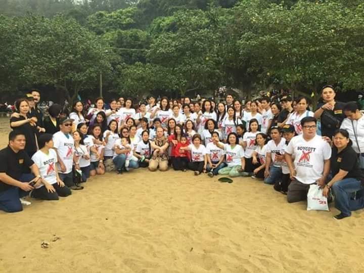 cloverfinger22's tweet photo. Milyon-milyong mga pilipino sa ibat-ibang panig ng mundo ang nagdiwang matapos maisakatuparan ang pangarap na maipasara ang ABS-CBN.
#boycott
#yestoshutdown
#law is law no one is above the law..
mga ka DDS gawa din tayo ng ganito bilang suporta sa pag shutdown ng ABS-CBN. https://t.co/CbkFXWK1gu