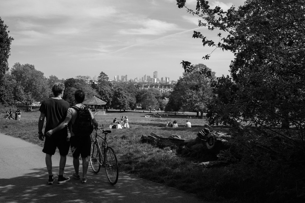 Hampstead Heath busier than on any day since the lockdown began. Couples and families were still social distancing, but those inept government briefings on picnics have been taken to heart. Heath police all but given up. Stunning London afternoon  https://www.instagram.com/sebastianepayne 