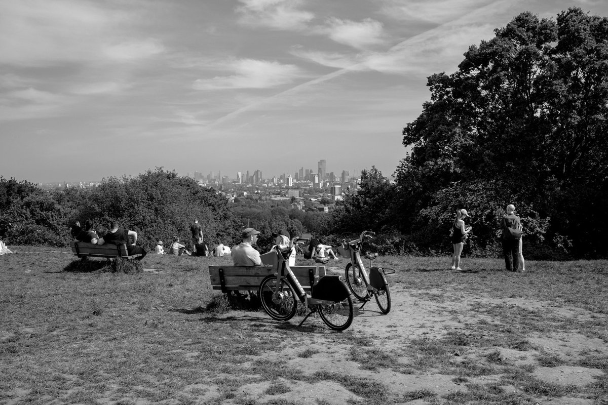 Hampstead Heath busier than on any day since the lockdown began. Couples and families were still social distancing, but those inept government briefings on picnics have been taken to heart. Heath police all but given up. Stunning London afternoon  https://www.instagram.com/sebastianepayne 