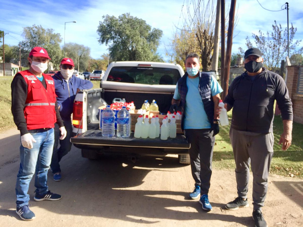 danielsalibi's tweet photo. #CuarentenaTotal (Día 51) 
#Coronavirus
#Sábado 

Operativo de Entrega de #ModulosAlimentarios #Lavandina y #AguaMineral a las #Familias más necesitadas de Nuestra #Ciudad 
Muchas gracias a todos los que Donaron y el resto lo adquirió la @munimendiolaza https://t.co/oFodP3Ellw