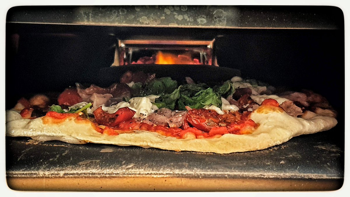 katheyneill's tweet photo. We just love our Ooni pizza oven. Great purchase and this was our first attempt. #OoniDay #oonifed https://t.co/rFyh7dt9r4