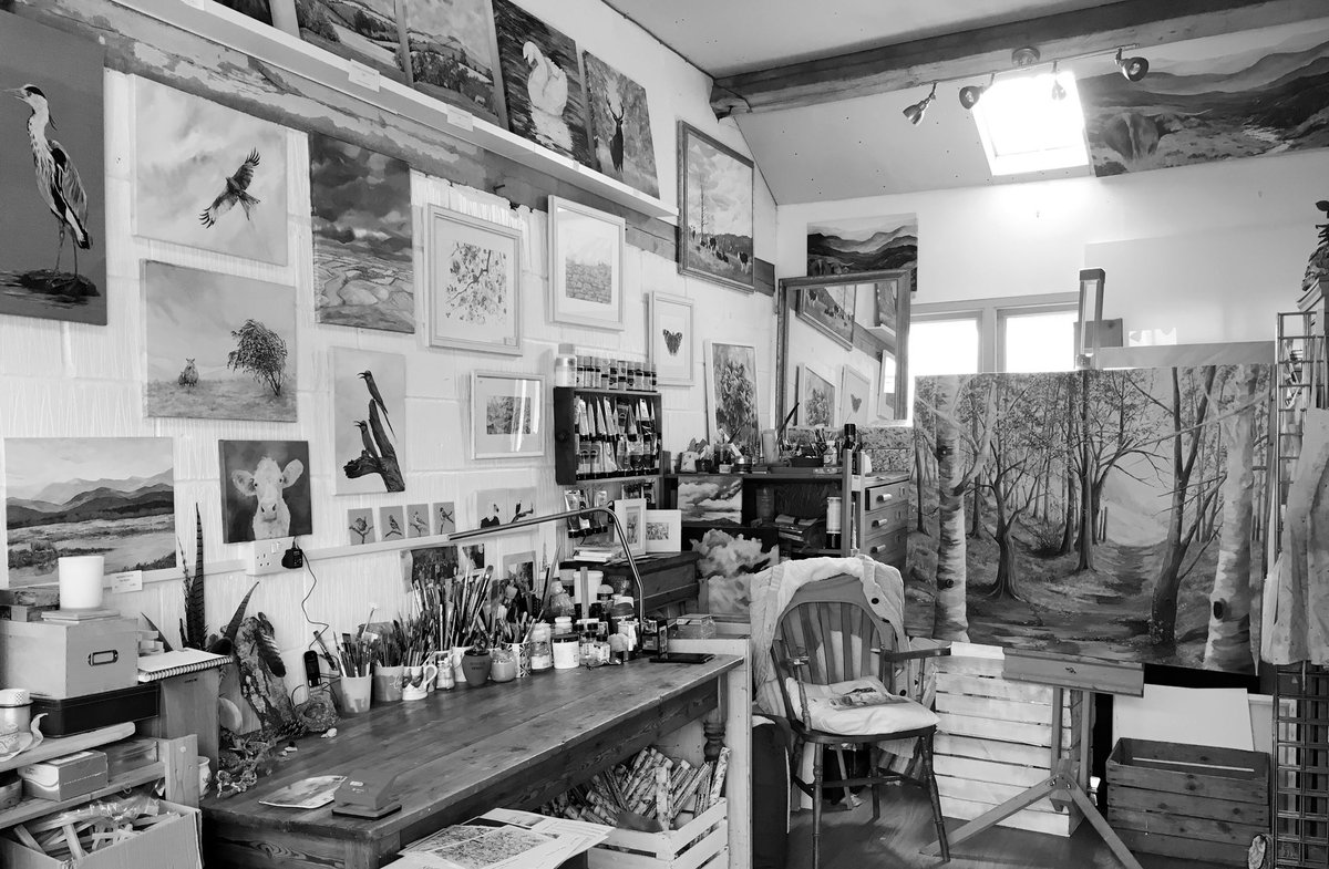 RonnyLoxton's tweet photo. As well as my exhibition @BroughtonCastle, I should have opened my studio for a week from today for @OxonArtweeks. 
So here is a virtual Open Studio photo. 
#oxfordshireartweeks #virtualopenstudio #paintingsforsale #VirtualFestival https://t.co/AShMFtZBMH