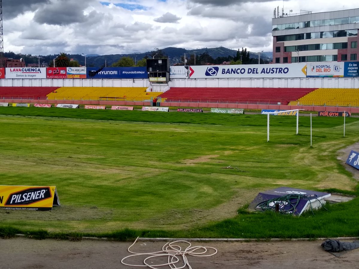 FEDEAZUAY's tweet photo. Ante fotos atemporales que circulan en redes sociales, @FEDEAZUAY aclara que desde el lunes pasado se procedió al cortado del césped del Estadio Alejandro Serrano con las debidas precauciones sanitarias y con apoyo de @DCuencaOficial.

✅ #FDACunaDeCampeones
💪🏅💪🏅💪🏅💪🏅💪🏅 https://t.co/C3t3VYo48t