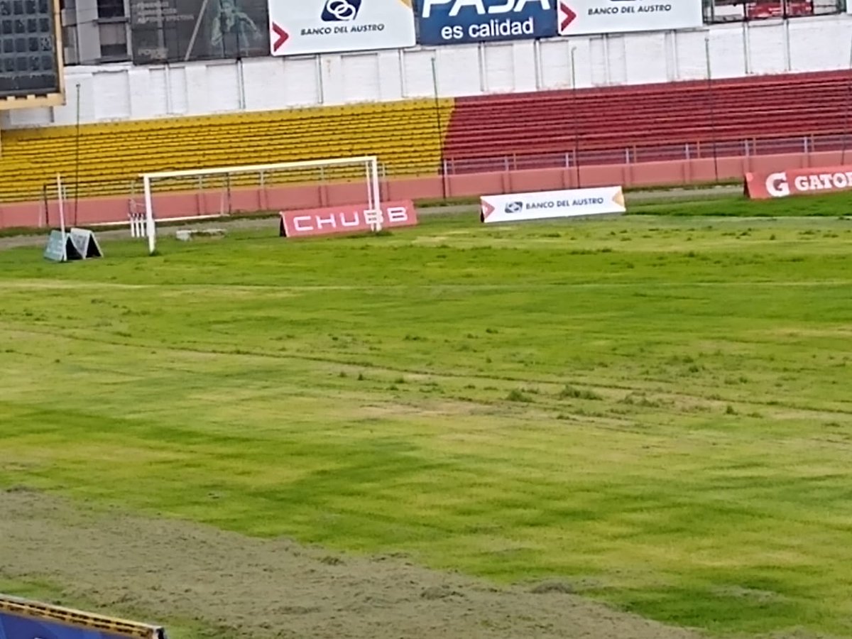 FEDEAZUAY's tweet photo. Ante fotos atemporales que circulan en redes sociales, @FEDEAZUAY aclara que desde el lunes pasado se procedió al cortado del césped del Estadio Alejandro Serrano con las debidas precauciones sanitarias y con apoyo de @DCuencaOficial.

✅ #FDACunaDeCampeones
💪🏅💪🏅💪🏅💪🏅💪🏅 https://t.co/C3t3VYo48t
