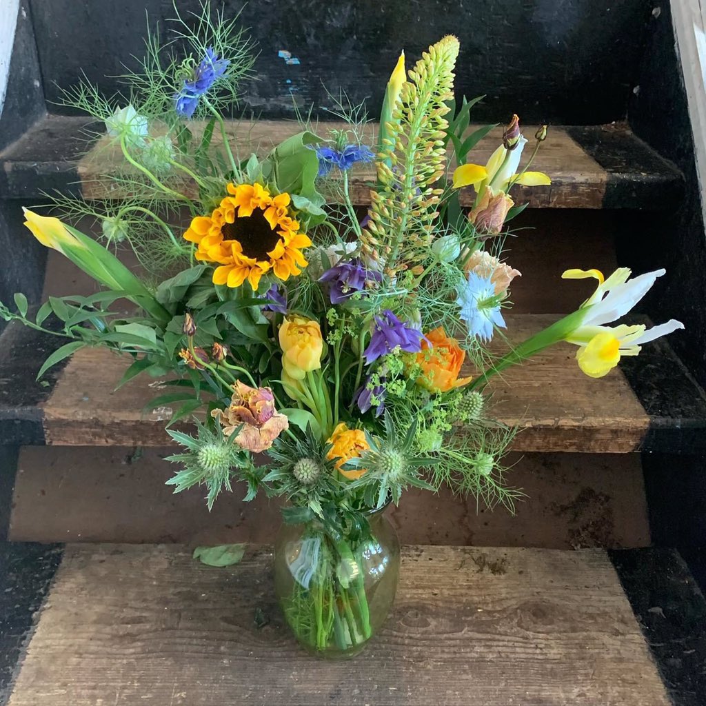 Blossom_Threads's tweet photo. Add on a vase to your order! This one is only £5!!! #bargain #shoplocal #supportsmallbusiness #brixtoninbloom #weddingflowers #weddingprof #blossomandthreads https://t.co/usR32WhE7s