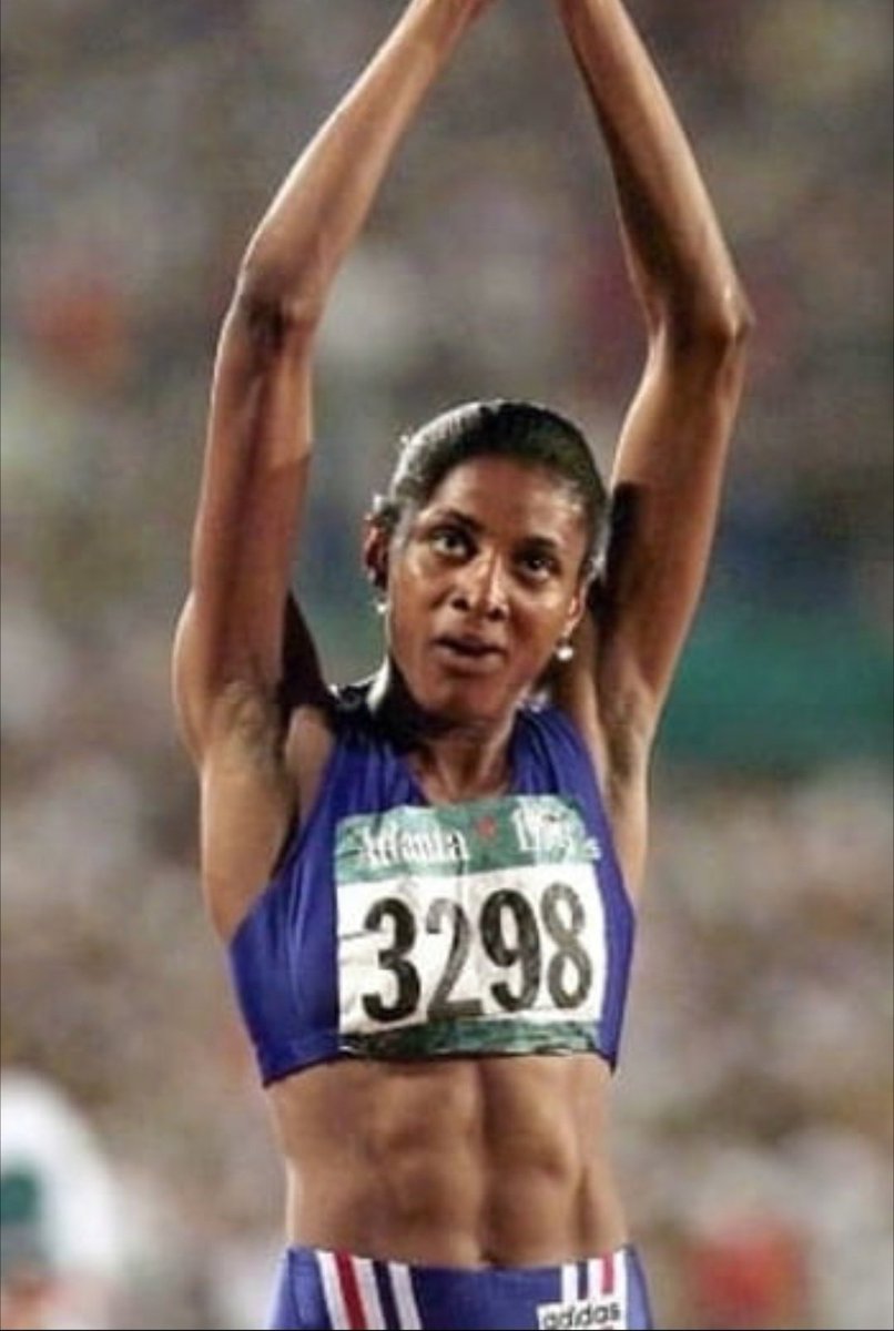 B-R-E-F , Marie-José Pérec est LA meilleur sprinteuse que la France ait connu et a marquer son temps en étant un des premier modèle de femme noire dans le sport de haut niveau. Elle a inspirée un tas de personne et marquée tout une génération de d'athlète.De l'amour pour elle.