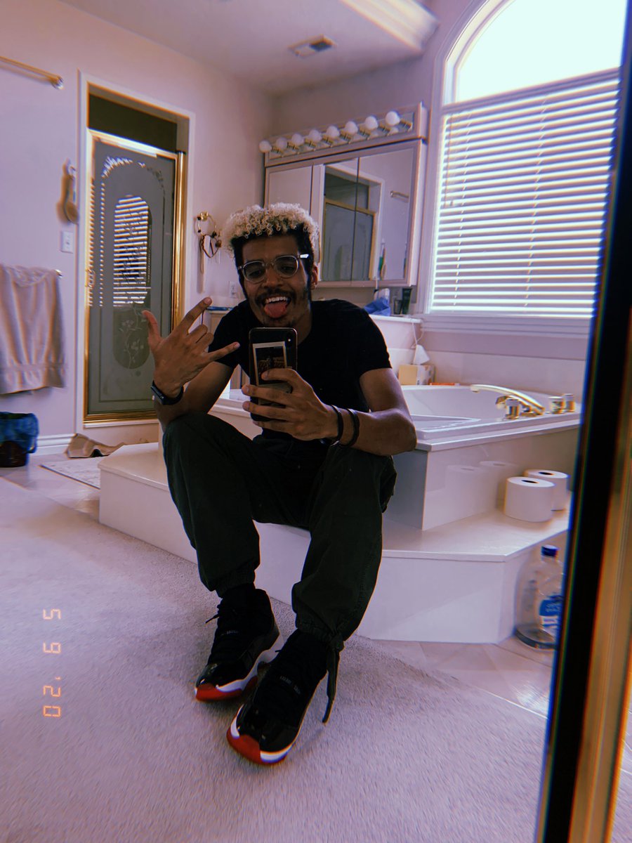 D_eezus's tweet photo. 🔫🤟🏽🤘🏽🤩 https://t.co/K1nsJZgnwH
