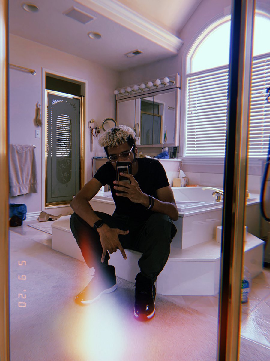 D_eezus's tweet photo. 🔫🤟🏽🤘🏽🤩 https://t.co/K1nsJZgnwH