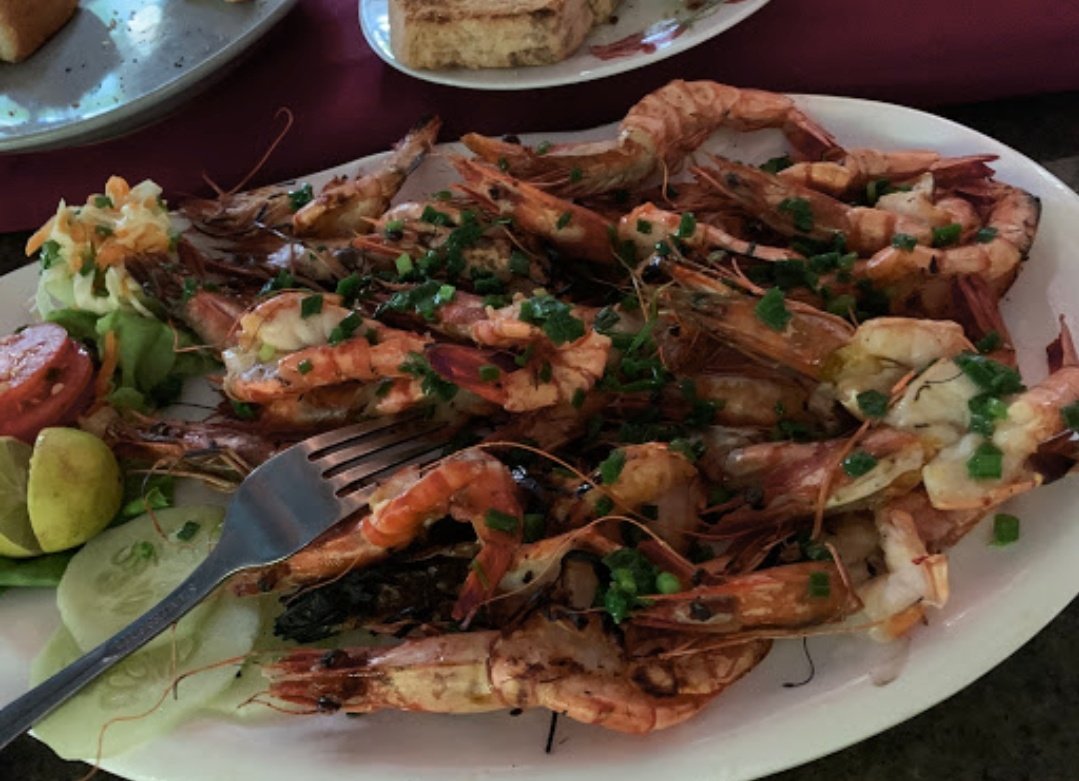 Niveau resto à Tuléar c'est fruit de mer vie : L'étoile de Mer, Le jardin restaurant, Corto Maltesse et le Blu bar