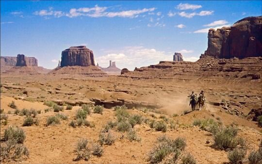 aillsley3's tweet image. #ArchitectureMovieChallenge

Day 10: Favorite movie skyline

The Searchers