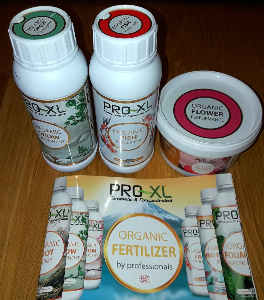 Por supuesto, #Fertilizado #Orgánico con su #GamaOrgánica.
Mañana, si #MisHierros y el #ElDolor #CompañeroInseparable que no #Insoportable no me enfría, Os Ánimo Enseñó más.
Éso sí no tengo lío, es celosa de su #Trabajo.
Disfrutad Magnífica Noche,
Alegría y #LosMejoresHumos.🧚‍♂️😎
