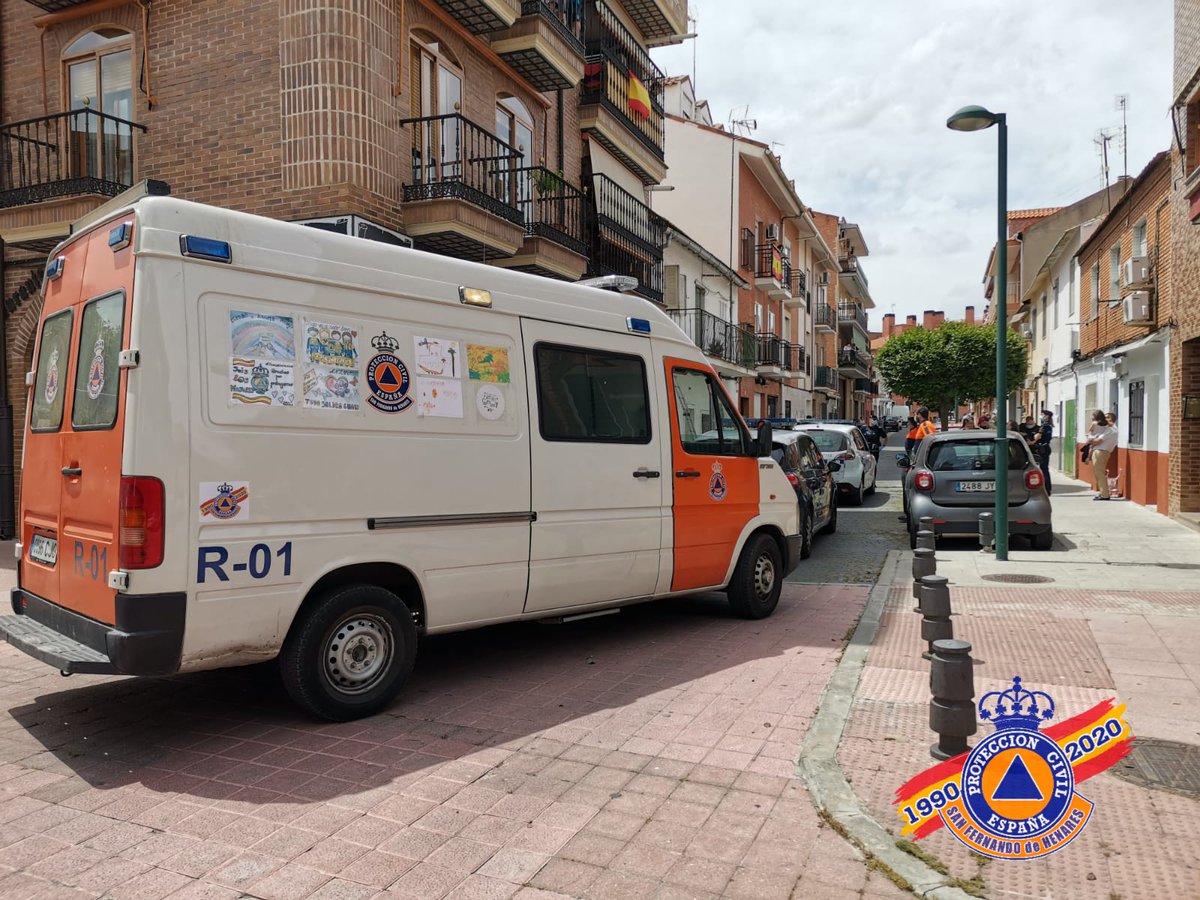 PCivil_SFH's tweet photo. Esta mañana acudimos a un aviso en apoyo a @PoliciaLocalSFH esta tarde ha sido más tranquila, pero por favor recordad que para avanzar y salir de esto debemos respetar las normas de la desescalada, es un último esfuerzo muy necesario #fuerzasanfer https://t.co/4u30j0uzcg
