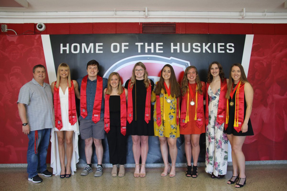 SCSU_SWIMDIVE's tweet photo. Congrats Class of 2020!! Can't wait to see what the future holds for you all🎓🐾 #onceahuskyalwaysahusky https://t.co/5LmY85InDP