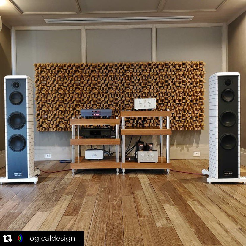 Audience_AV's tweet image. Beautiful system by LOGICAL DESIGN (logicaldesign.com.br) featuring an Adept Response Power Conditioner! We love seeing our products in action, so tag us in your pictures for a chance to be featured on our page! #logicaldesign #audio #hifi #homeaudio #stereosystem #listening