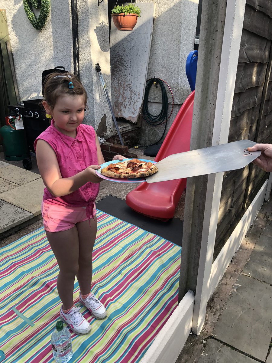 thesteward1's tweet photo. Pizza was planned, and it also turned out to be #OoniDay if I needed anymore excuses #Oonified and also made my neighbors daughter one #sliceofkindness she wanted pizza https://t.co/HvUFuMFXtC