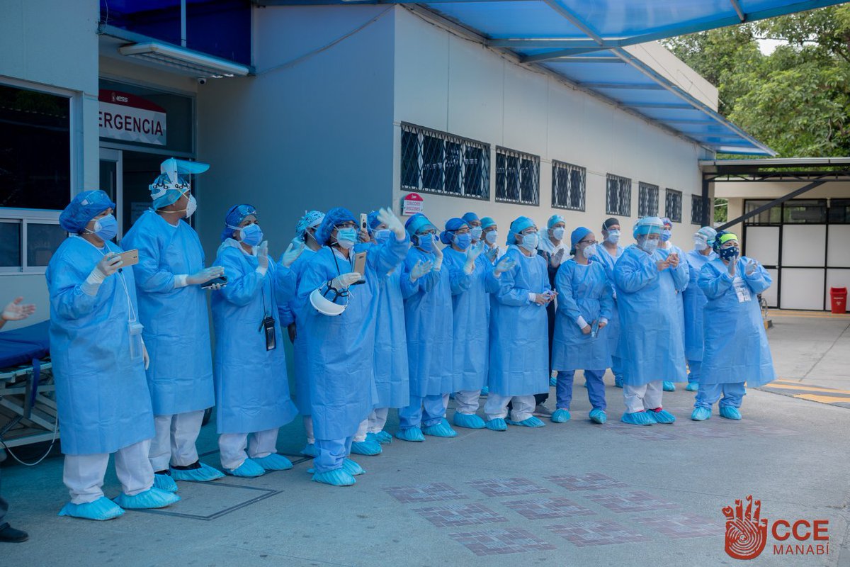 ManabiCce's tweet photo. En esta semana llegamos a los hospitales del @IESSManabi en Manta y Portoviejo 🤩🙌 para llevar arte a los trabajadores de la salud, que están luchando contra el COVID-19 💪🏼🙏 esperamos haberles cambiado el día, animándolos a seguir adelante #ViveArte #ClasesDeArteParaLaCasa https://t.co/5ErxvZJnHD