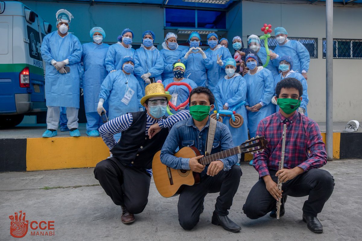 ManabiCce's tweet photo. En esta semana llegamos a los hospitales del @IESSManabi en Manta y Portoviejo 🤩🙌 para llevar arte a los trabajadores de la salud, que están luchando contra el COVID-19 💪🏼🙏 esperamos haberles cambiado el día, animándolos a seguir adelante #ViveArte #ClasesDeArteParaLaCasa https://t.co/5ErxvZJnHD