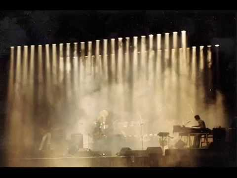 Danlaw83's tweet photo. "There's an angel standing in the sun, free to get back home..." and fade.  With that, Genesis begins it's second chapter, says goodbye to Peter and the rest is history  #TableTrick #Genesis #LastDomino https://t.co/wTFSQ54qJn