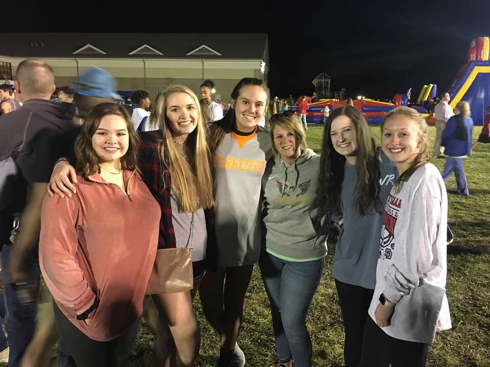 BuffyFrazier14's tweet photo. Four years ago I walked into church to meet my new Sunday school group of freshmen girls and tomorrow we honor this group during Senior Recognition Sunday at church. These girls are amazing and have blessed and challenged me in so many ways. #seniors2020 #firststudents https://t.co/PyODpcO7DW